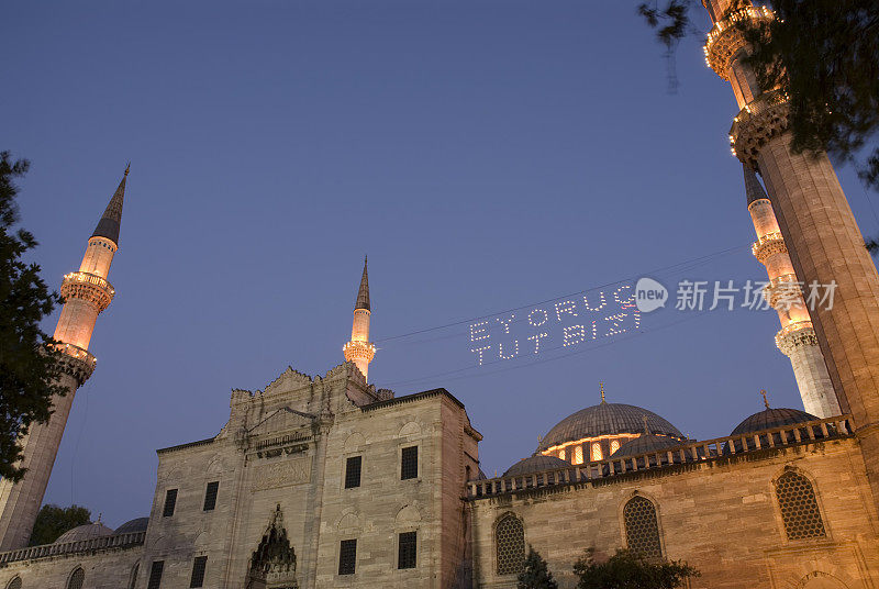 Mahya在Suleymaniye清真寺/伊斯坦布尔